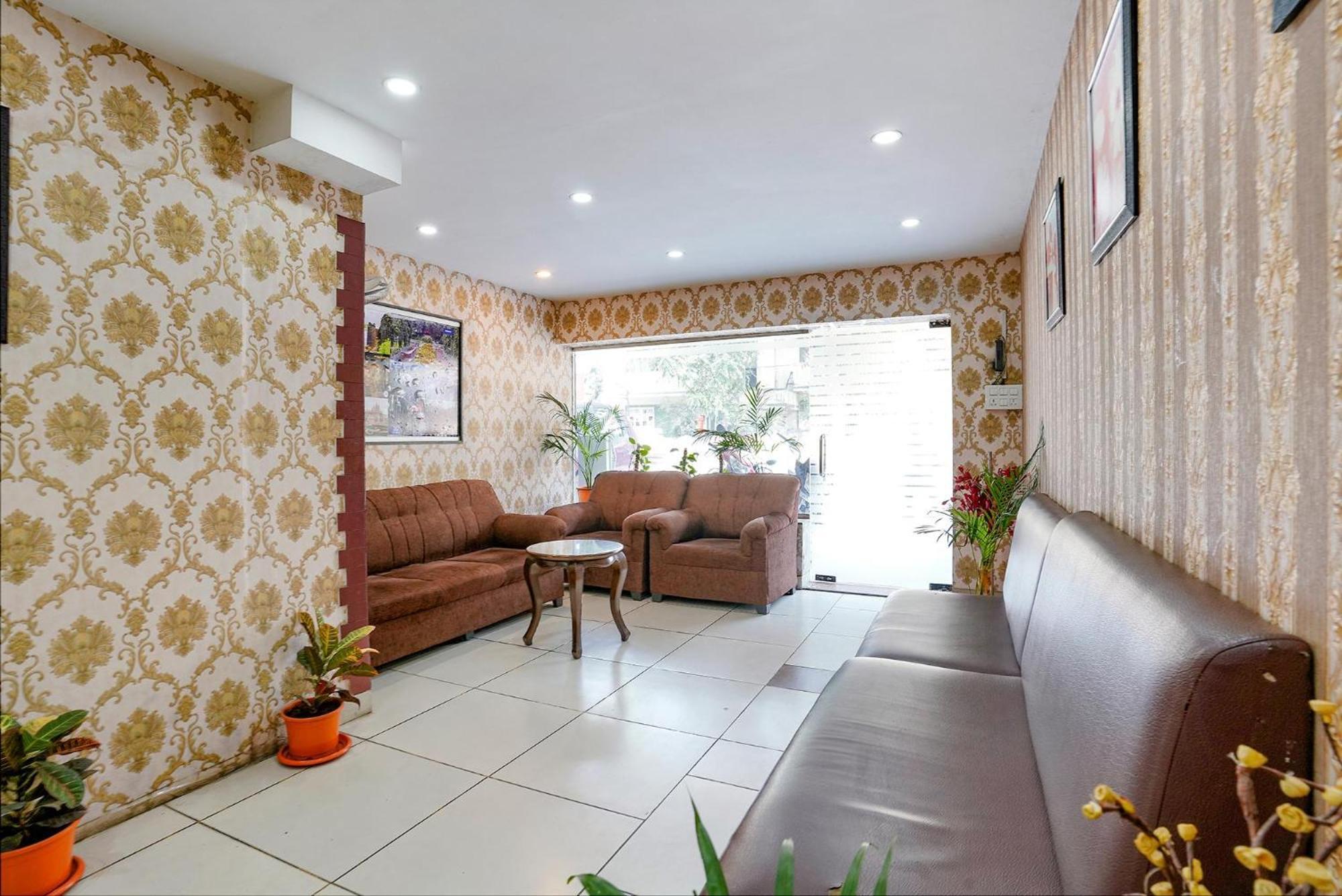 Hotel Gargi Deluxe بونة المظهر الخارجي الصورة