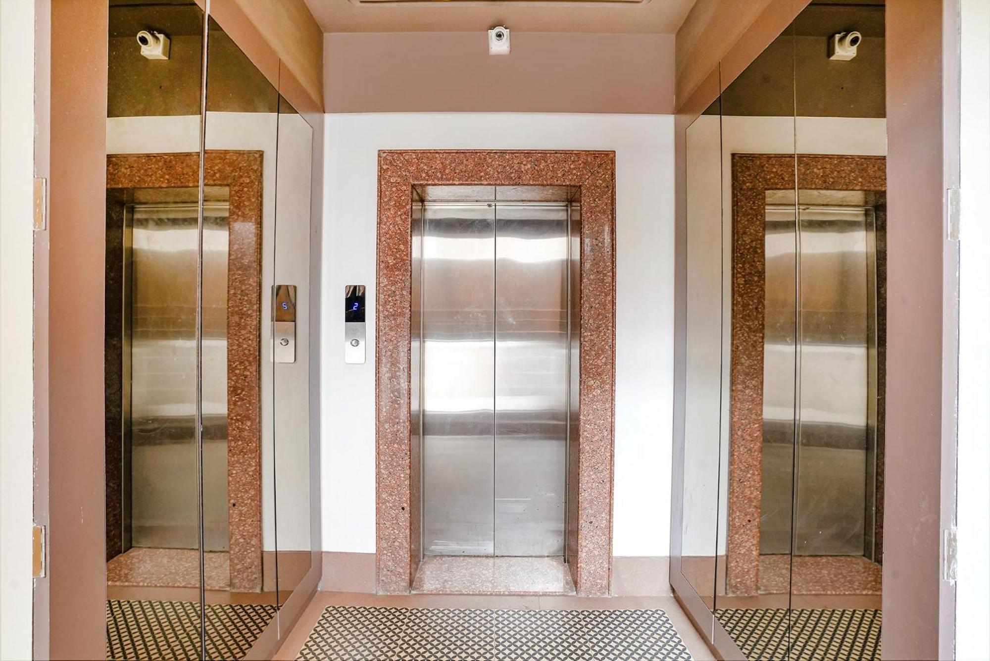 Hotel Gargi Deluxe بونة المظهر الخارجي الصورة