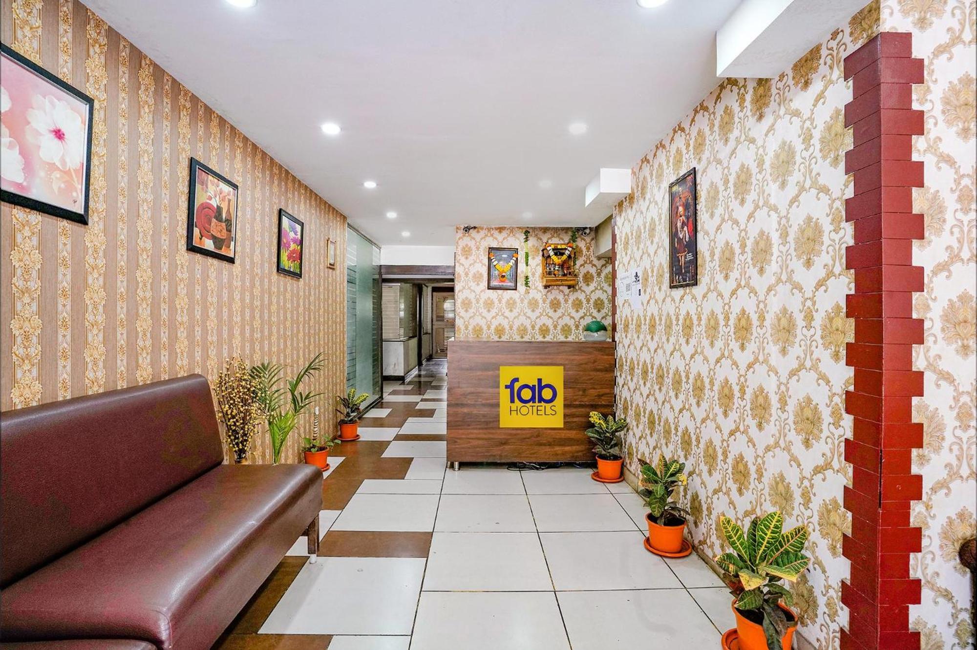 Hotel Gargi Deluxe بونة المظهر الخارجي الصورة